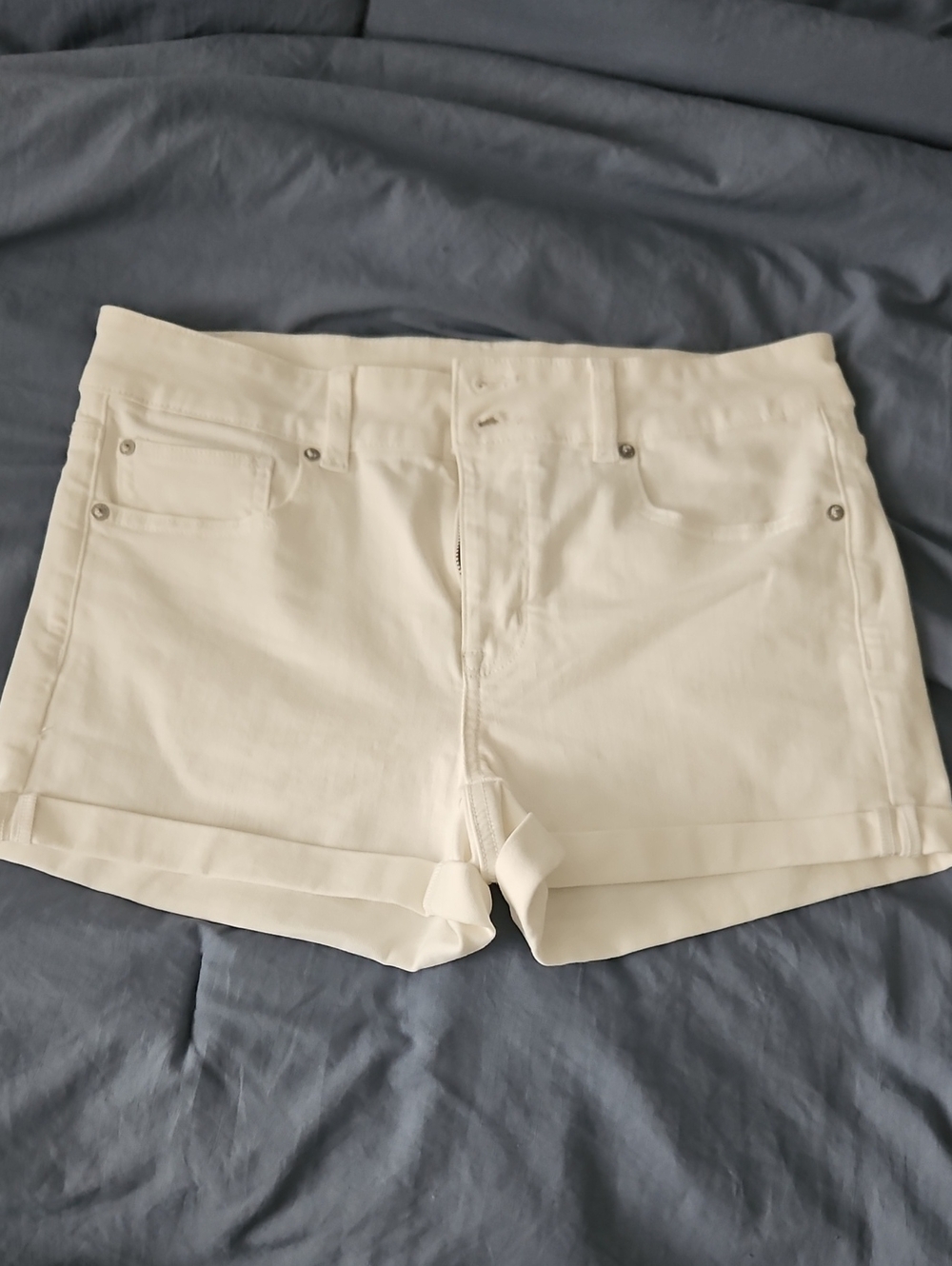 Women’s Cream Cotton Blend Roll-Hem Shorts